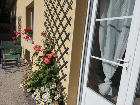 Les Nids De La Baie Bed & Breakfast Favieres  Exterior photo